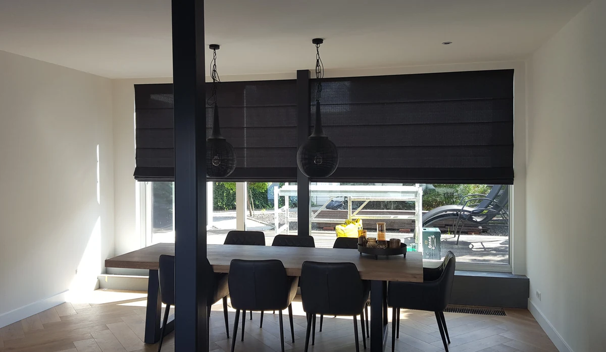 Somfy TaHoma switch in een interieur voor slimme raamdecoratie